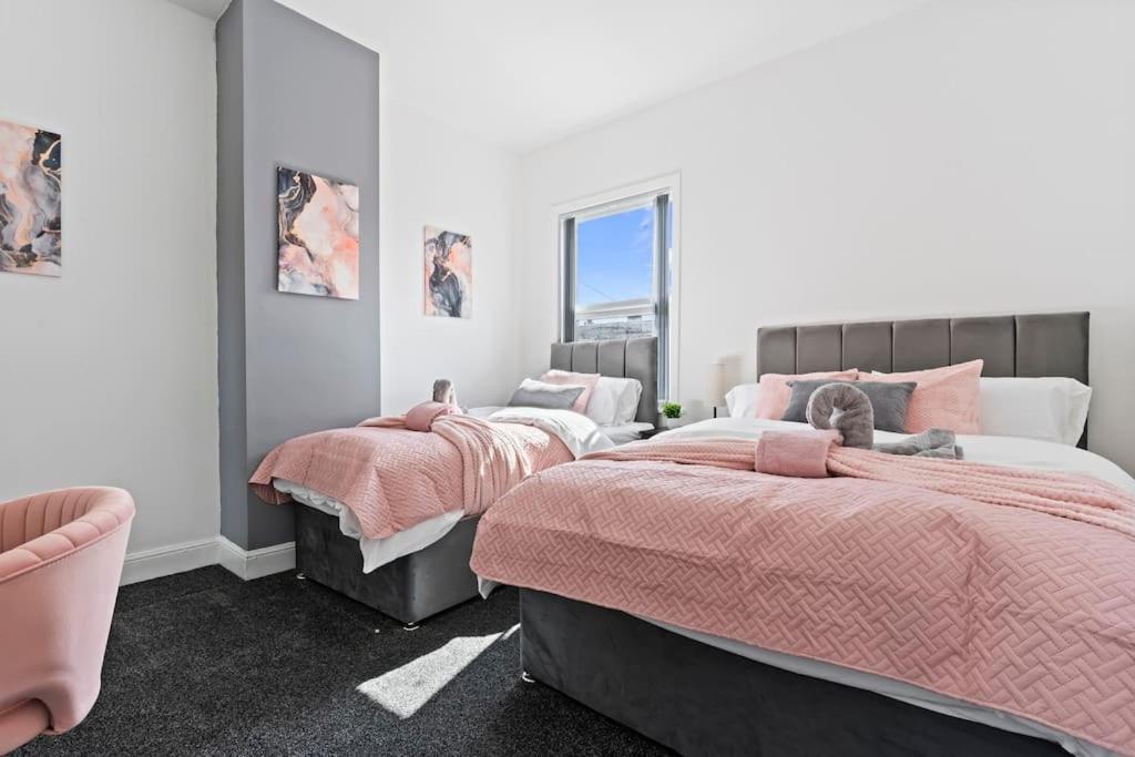 Masterson House By Rmr - New - Sleeps 9 - Modern - Parking - Holiday home