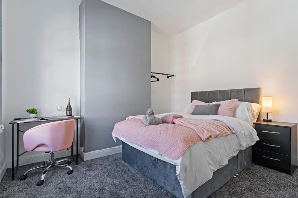 Masterson House By Rmr - New - Sleeps 9 - Modern - Parking - * Stoke-on-Trent
