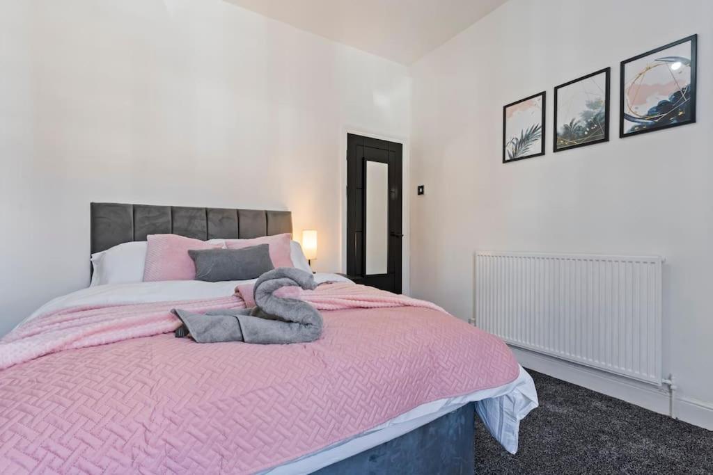 Masterson House By Rmr - New - Sleeps 9 - Modern - Parking - Stoke-on-Trent