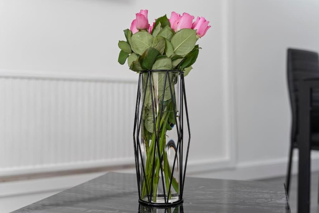 Holiday home Masterson House By Rmr - New - Sleeps 9 - Modern - Parking - Stoke-on-Trent