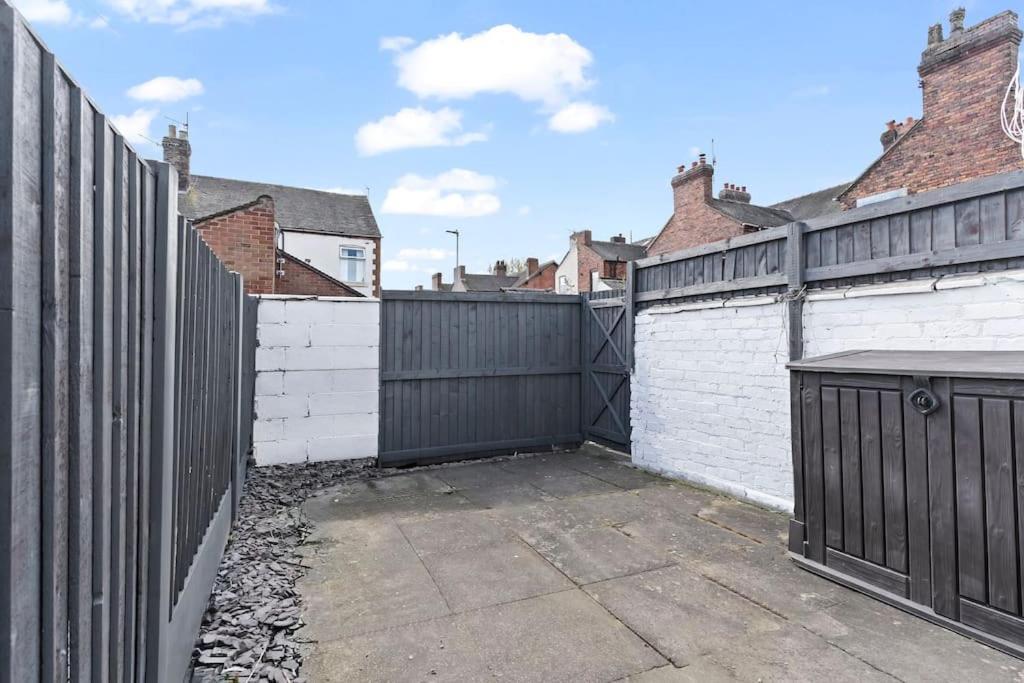 Masterson House By Rmr - New - Sleeps 9 - Modern - Parking - Holiday home Stoke-on-Trent
