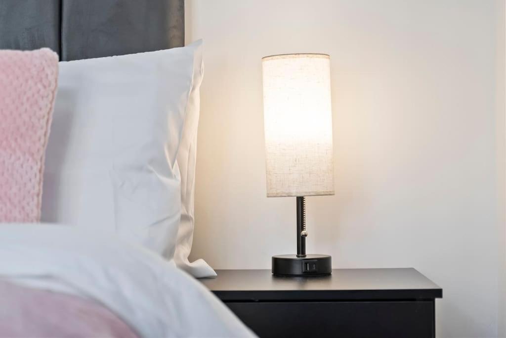 Masterson House By Rmr - New - Sleeps 9 - Modern - Parking - Holiday home Stoke-on-Trent