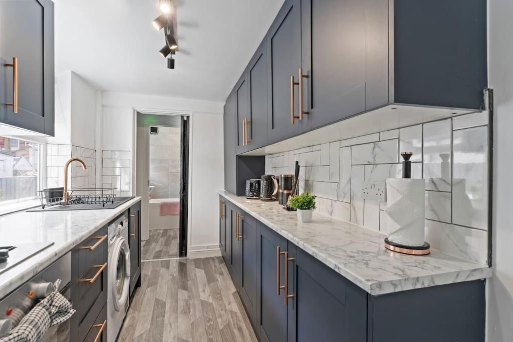 Holiday home Masterson House By Rmr - New - Sleeps 9 - Modern - Parking - *