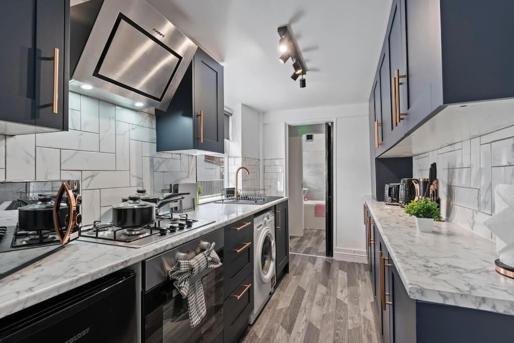 Holiday home Masterson House By Rmr - New - Sleeps 9 - Modern - Parking - *